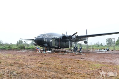 Gallery - 	Nỗ lực hoàn thành lắp ráp máy bay C119 tại Di tích Sân bay Tà Cơn